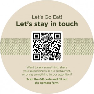 Wobbler z uchwytem mocującym Let's Go Eat! Pozostańmy w kontakcie kod QR EN